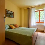 Сasa de vacaciones Beautiful House By The River With Its Own Dock Rabyne