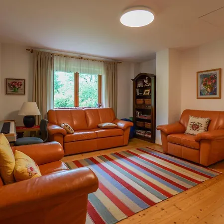 Vakantiehuis Beautiful House By The River With Its Own Dock *