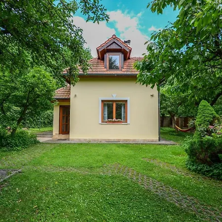 Beautiful House By The River With Its Own Dock Сasa de vacaciones Rabyne