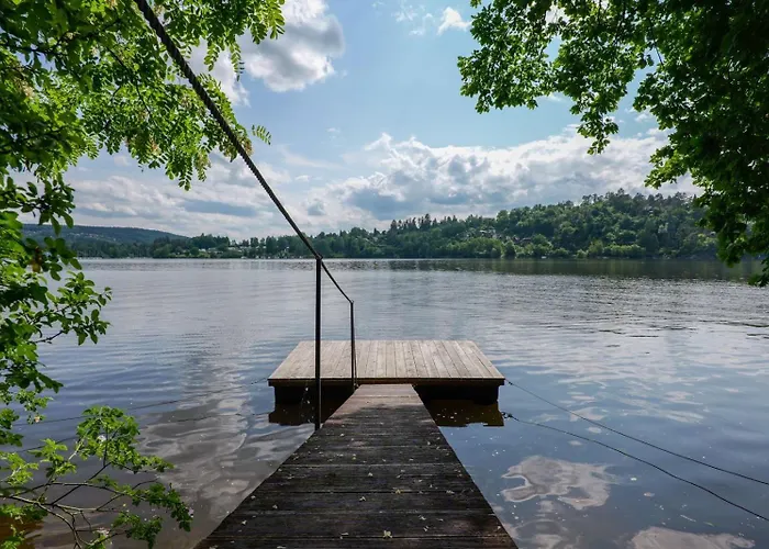 Beautiful House By The River With Its Own Dock بيت للعطل